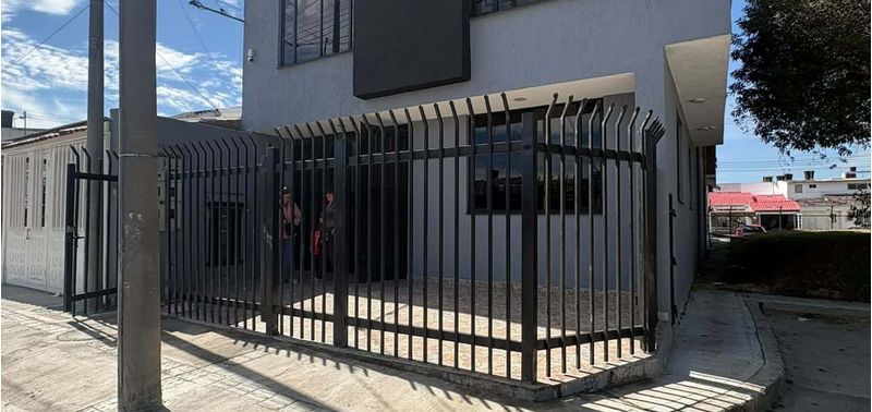 Casa en Venta en Bogotá, D.C., Américas Central-0