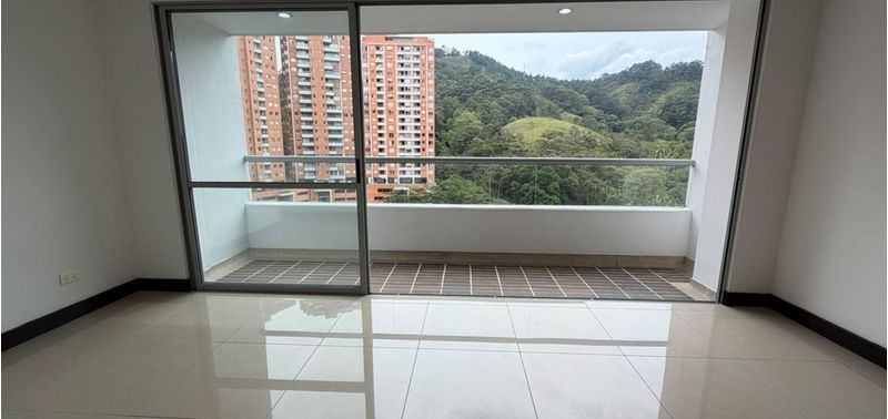 Apartamento en Venta en Sabaneta, Tres Esquinas-0